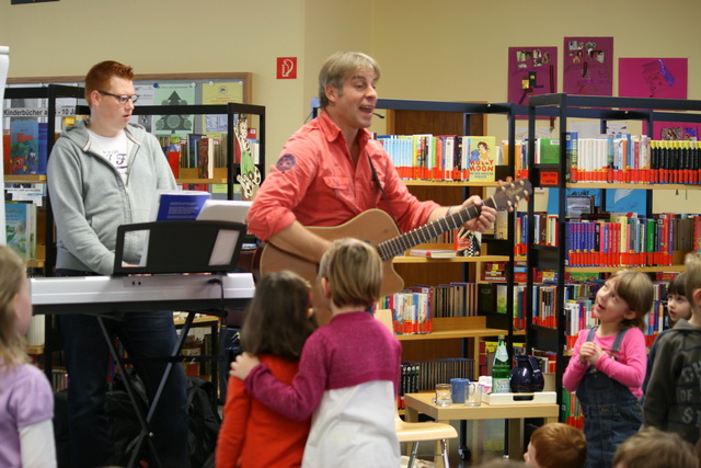 gal/2010/2010 Saitentwist Buecherei Borbeck 90 Jahre 18.11/2010 Saitentwist Buecherei Borbeck 90 Jahre 18.11. 113.jpg